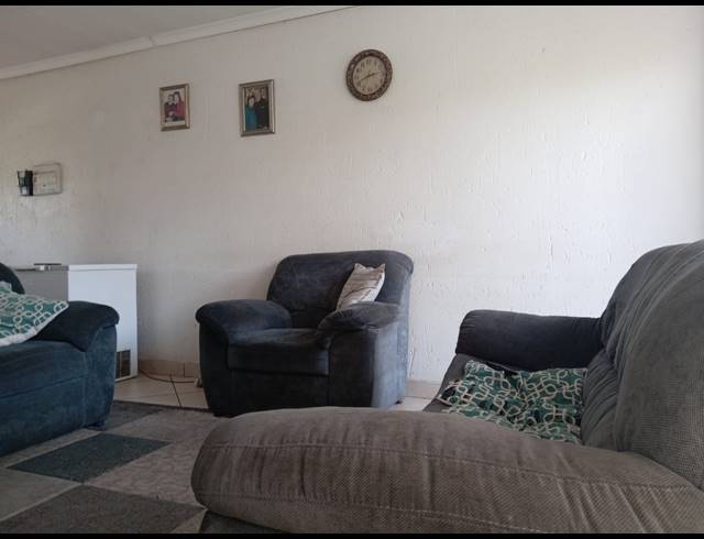 2 BEDROOM SECTIONAL TITLE FOR SALE IN BOKSBURG NORTH